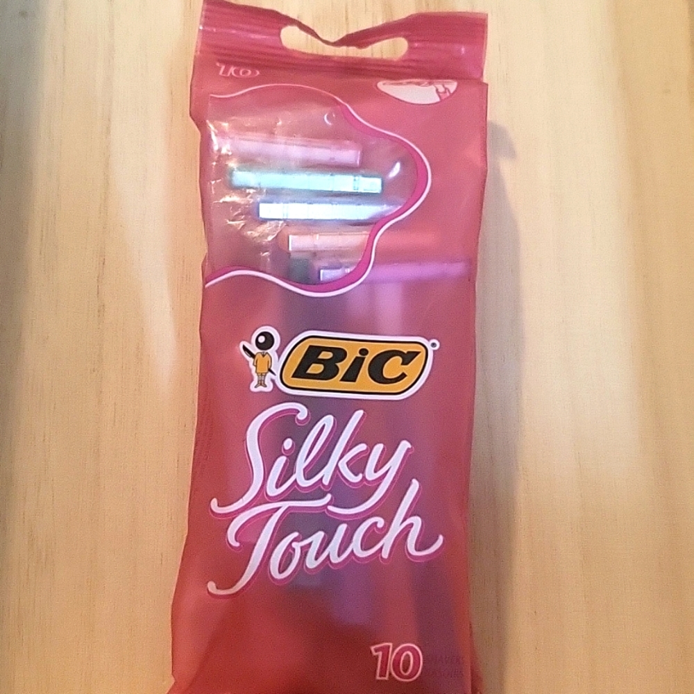 NWT Bic silky touch disposable razors.